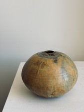 vase boule en grès signé