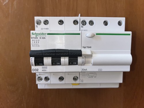 Disjoncteur a9n21419 - disjoncteur,