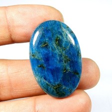 Cabochon apatite bleu fluo