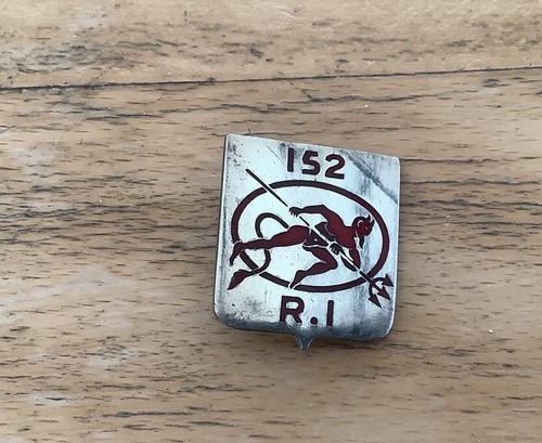 Insigne metal 152 regiment - 152,