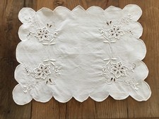 Linge ancien joli Napperon en