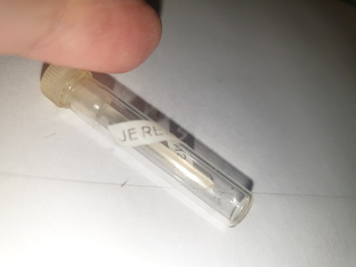 Tres rare miniature parfum - de,