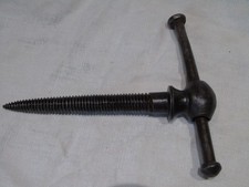outil ancien forgé vis conique tire bonde? incomplet? à voir