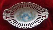 Ancienne corbeille à pain,à fruits en porcelaine ajourée à décor de cygnes-Coupe
