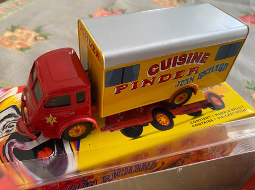 Corgi pinder renault fourgon - pinder,