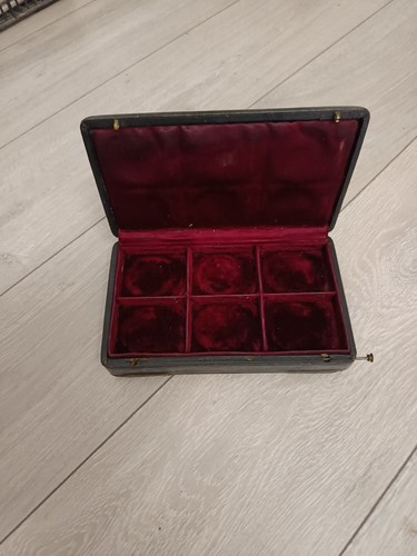 Très ancien coffret cuir - très,