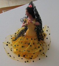 ancienne poupée folklorique