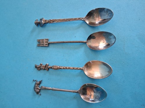 Lot petites cuilleres de - 4,