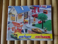 mini catalogue Majokit Majorette / 12 x 9,5 cm / 36 pages / dos abimé voir photo