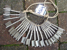 LOT A564 DE 21 EBAUCHES DE CLÉ CLÉS CLEFS CLEF ANCIENNES KIS DE PORTE SERRURE