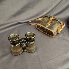 JUMELLES DE TOURISME & LEUR