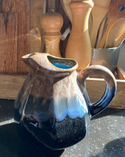 Pichet flammé en céramique émaillée  tons marrons et intérieur bleu vintage