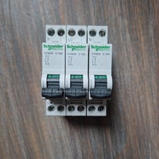 (X3) Disjoncteurs 10A/300ma Schneider Electric DT40 N A9N21365 C10