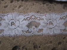 890 cm de  dentelle de Calais