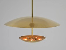 Énorme briquet concave en