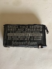 RARE US WW2 SMALL FIELD BROWN FIRST AID DRESSING JOHNSON & JOHNSON - MEDICAL DEP