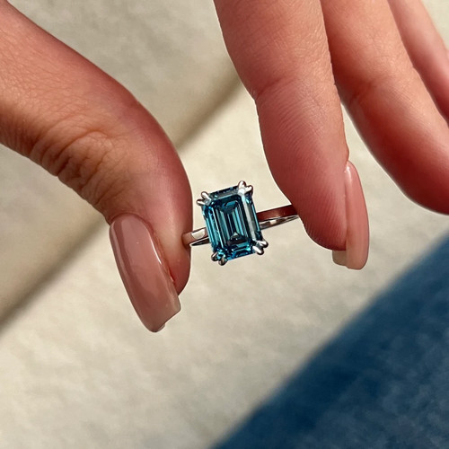 Bague diamant bleu taille