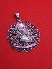 Superbe bijoux ancienne médaille pendentif CORSE VENDETTA en métal argenté 