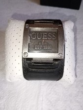 Montre Guess pour homme dans son boîtier