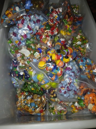 énorme lot jouet kinder - lot,