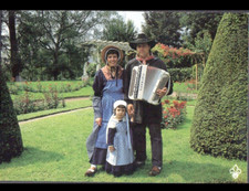 CLERMONT-FERRANT (63) MUSICIEN "ENFANTS D'AUVERGNE" avec ACCORDEON "PIERMARIA"
