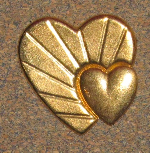 Pin gold heart s - d2,