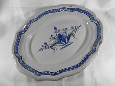(010)  PLAT EN FAIENCE BLEU