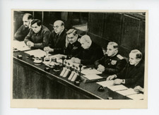 MM. Kaganowich, Malenkow, Beria, Bulganin, Chrustschow, Woroschilow et Molotow V