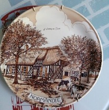 Assiette  Céramique fine de CASTELROUX  NORMANDIE st valery 24 cm