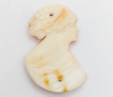 Broche antique or blanc 14k camée coquille gravé à la main (circa 1920)
