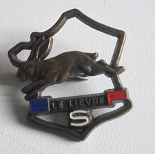 ANCIEN INSIGNE LE LIEVRE S