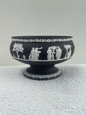 Ancienne grande coupe en porcelaine de Wedgwood noir