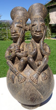 Vase à libation Mangbetu en terre cuite   37 cm  Congo R.D.C.  Art Africain