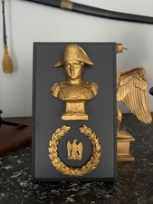 cadre gris foncé avec couronne, Aigle et buste de l'Empereur Napoléon Bonaparte