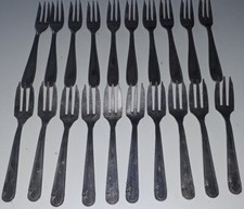 LOT DE 20 FOURCHETTES 2 MODELES A POISSONS FRUITS DE MER OU GATEAUX D OCCASION 