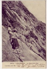 CPA 74 HAUTE SAVOIE CHAMONIX MONT-BLANC Le Mauvais Pas. Femmes alpinistes 1911