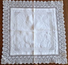 Mouchoir ancien en fil brodé