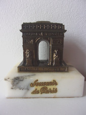 ANCIEN SOUVENIR DE PARIS EN REGULE SUR MARBRE L' ARC DE TRIOMPHE sans fêle
