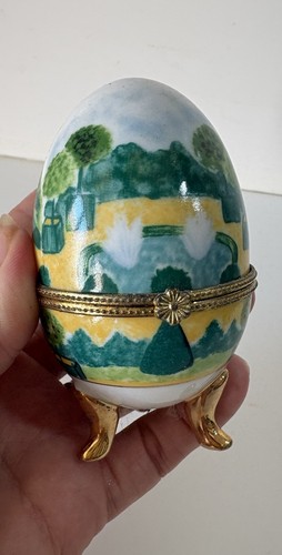 Oeuf porcelaine sur pieds - oeuf,