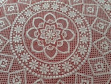 Belle nappe ronde en dentelle blanche, vintage .