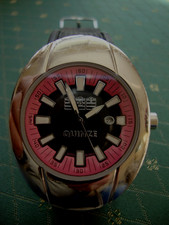 1 montre -QUINZE- Serge BLANCO boitier forme ovale en acier 47,45mmX35,20mm