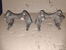 Chapes-supports étriers avant