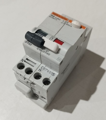 Disjoncteur dt40 c16 réf - disjoncteur,
