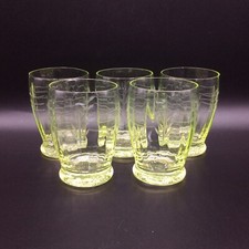Série de cinq gobelets verres