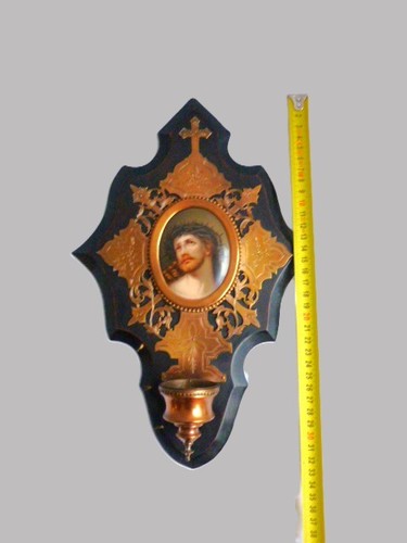 Crucifix bénitier sur - crucifix, bois