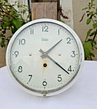 Pendule murale mécanique de marque ODO chiffres vert fonctionnelle vintage