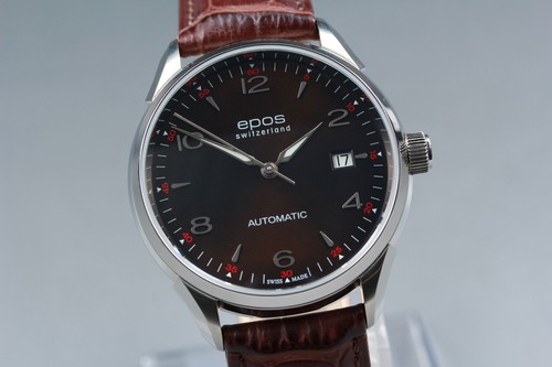 Avec boîte montre - [avec, boîte]