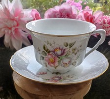 Grande TASSE avec sa  soucoupe CHOCOLAT THÉ porcelaine de Limoges Décor floral.
