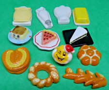 LOT de 12 FEVES : pains