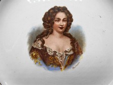 ( 1069 )  ASSIETTE " MADAME DE MONTESPAN " EN FAIENCE SAINT AMAND LES EAUX 